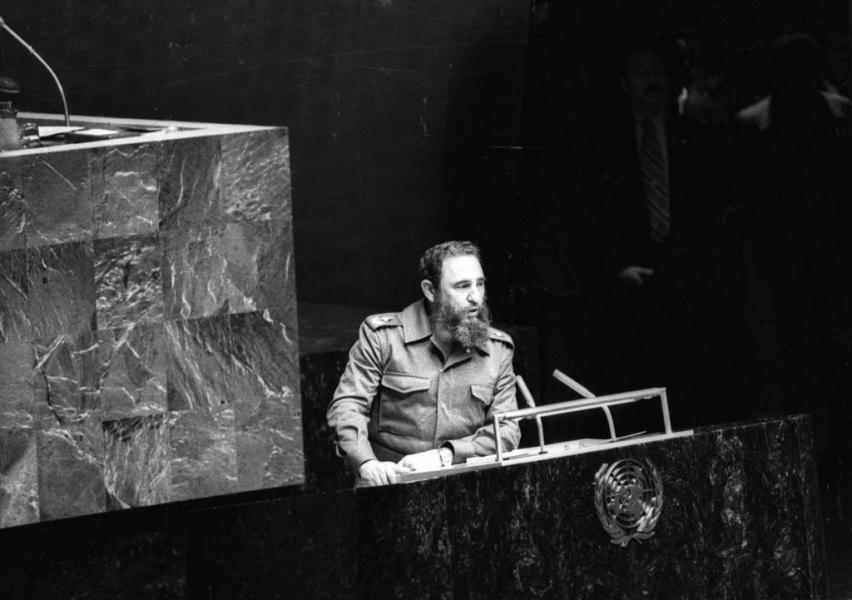 El presidente cubano Fidel Castro habla en una conferencia de las Naciones Unidas.