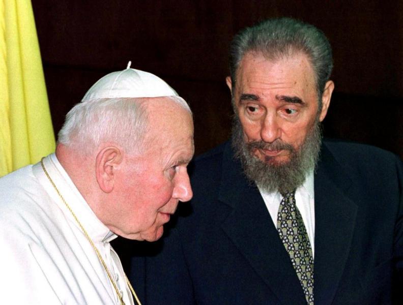 Fotografía del papa Juan Pablo II junto al presidente cubano Fidel Castro el 22 de enero de 1998.