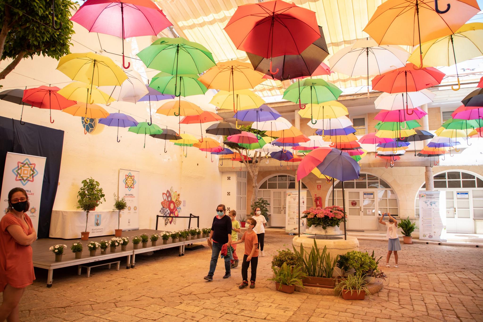 menorca es castell flors als carrers