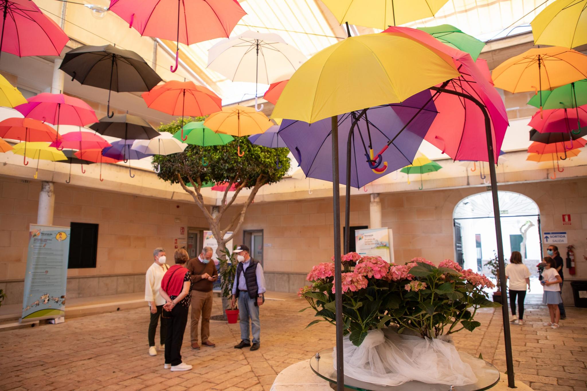 menorca es castell flors als carrers