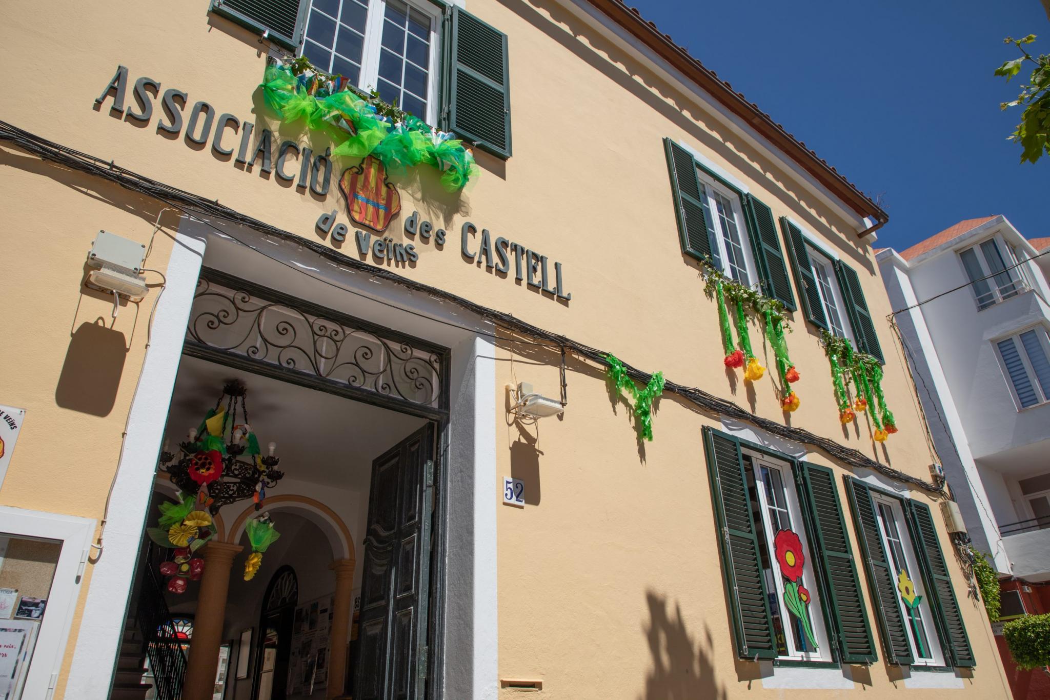 menorca es castell flors als carrers