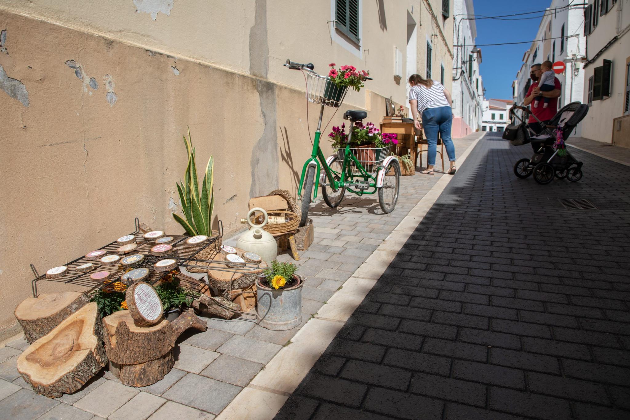 menorca migjorn flors als carrers