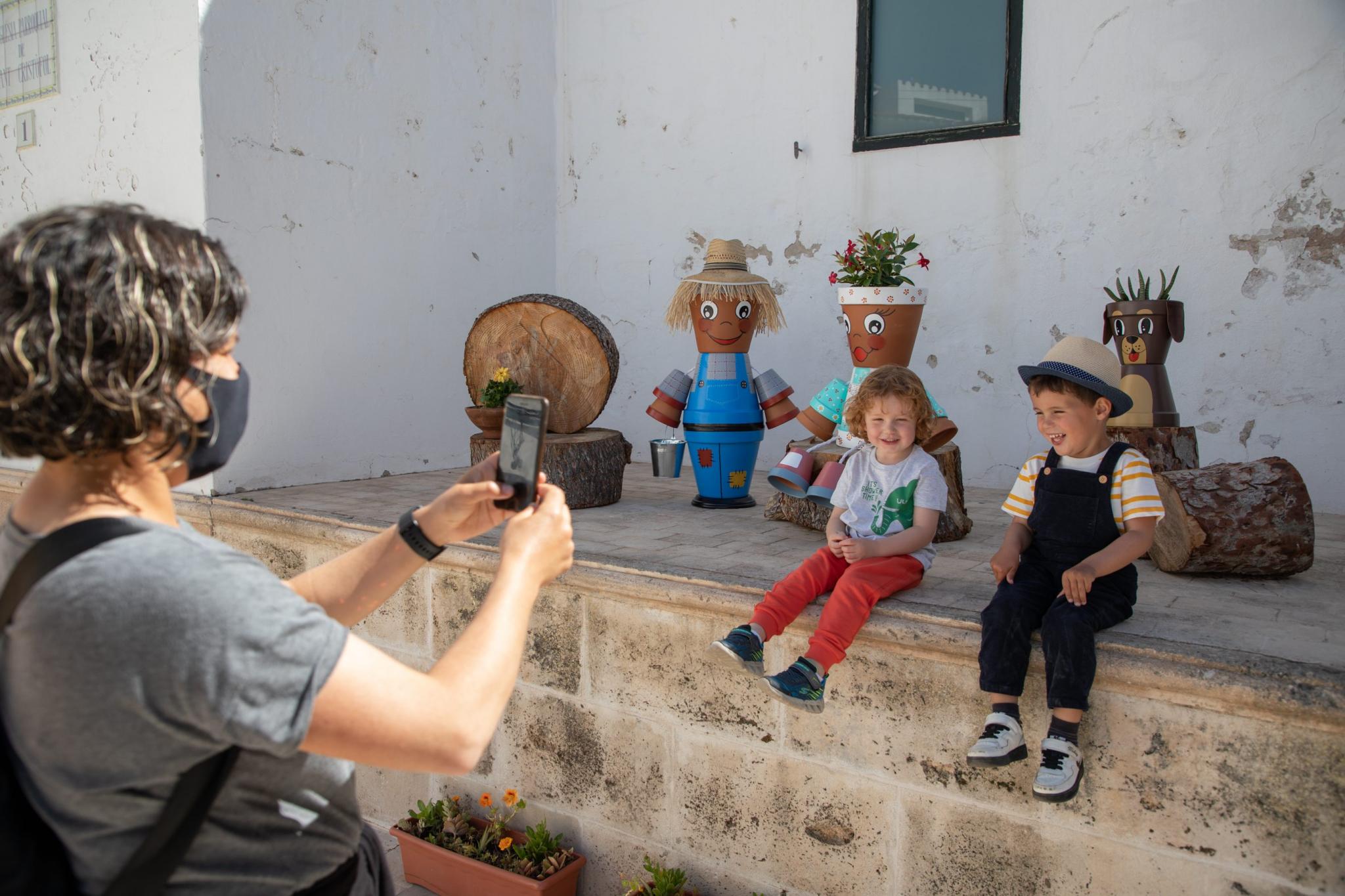 menorca migjorn flors als carrers