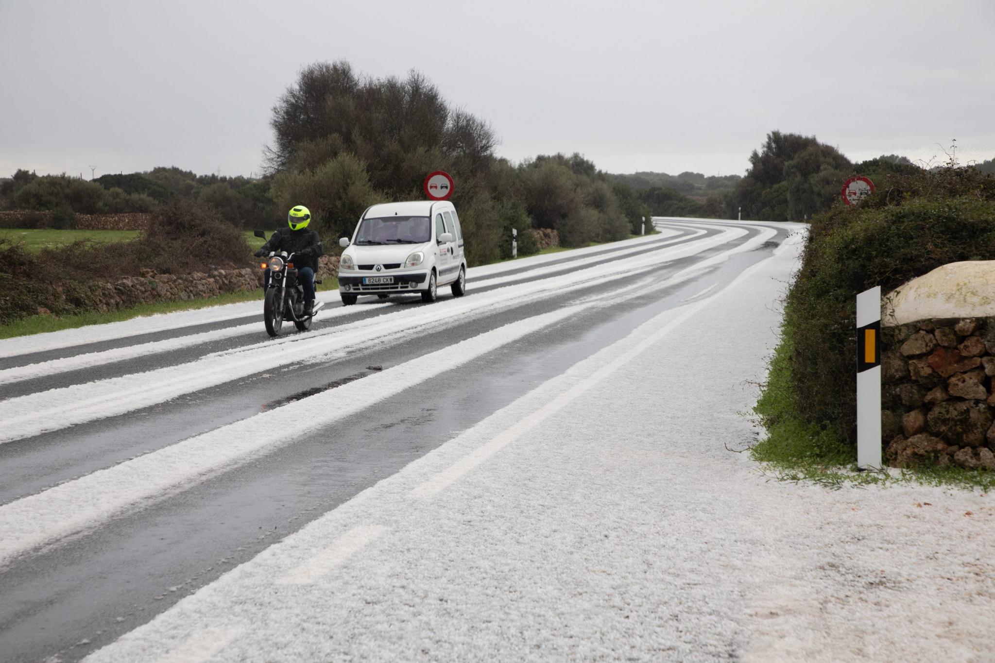 menorca ciutadella granizada pedra mal tiempo calan bosch