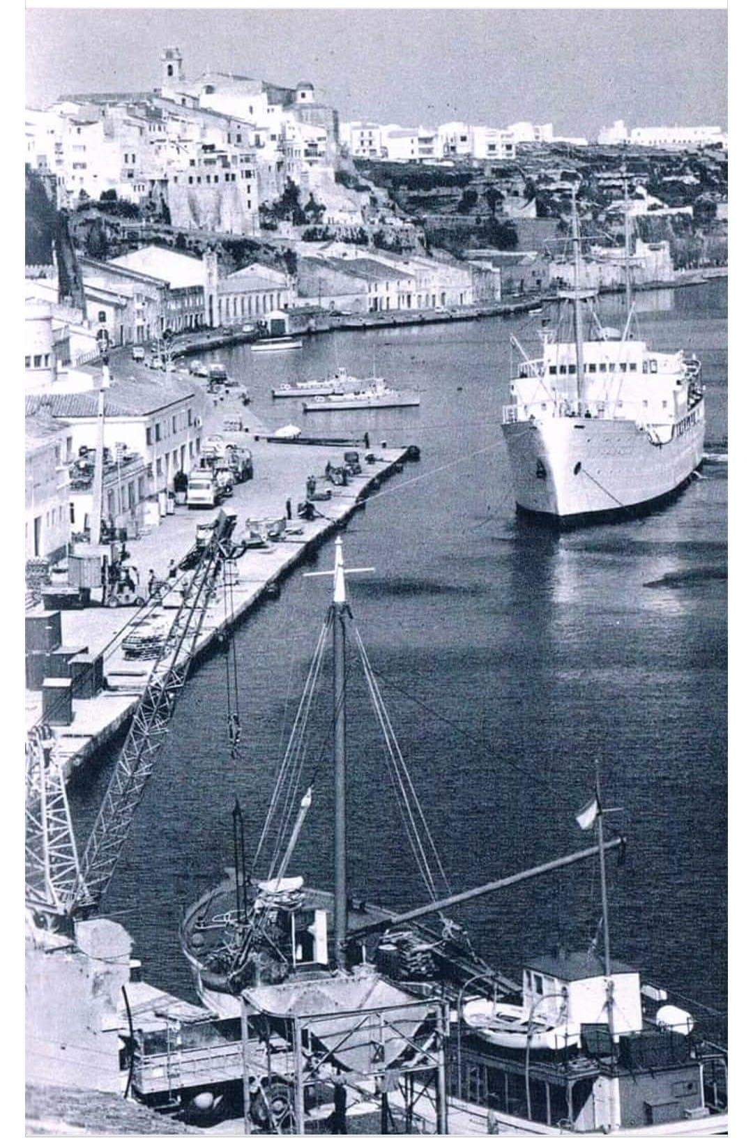 El acantilado del puerto de Mahón está enfermo en la UCI
