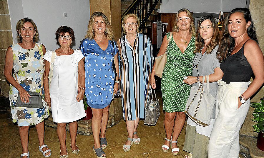 Encuentro literario con María Dueñas en el Club Pollença