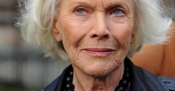 Fallece la actriz Honor Blackman, «chica Bond» y estrella de la serie