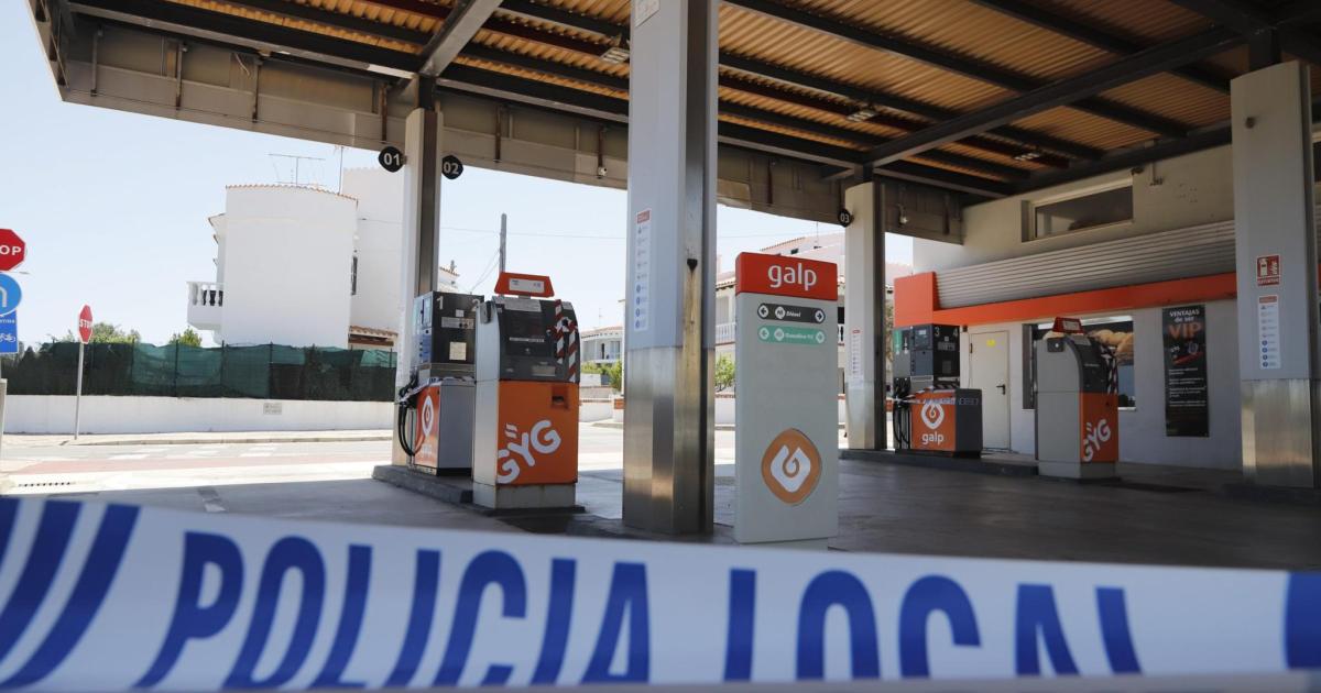 La gasolinera Galp de Son Vilar, cerrada y aún sin proyecto de demolición