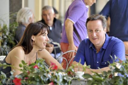 EL PRIMER MINISTRO BRITANICO, DAVID CAMERON JUNTO A SU MUJER SAMANTHA