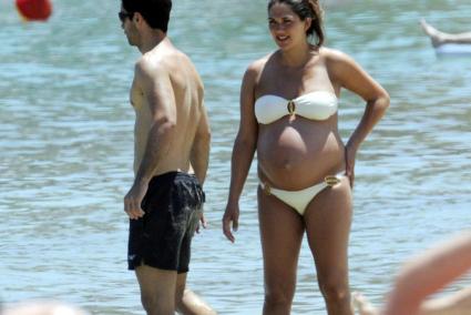 MIKEL ARTETA Y SU ESPOSA LORENA BERNAL