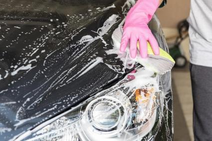 Los diez pasos que te asegurarán un coche limpio, desinfectado y reluciente