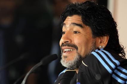 El seleccionador de Argentina, Diego Maradona, habla durante una rueda de prensa