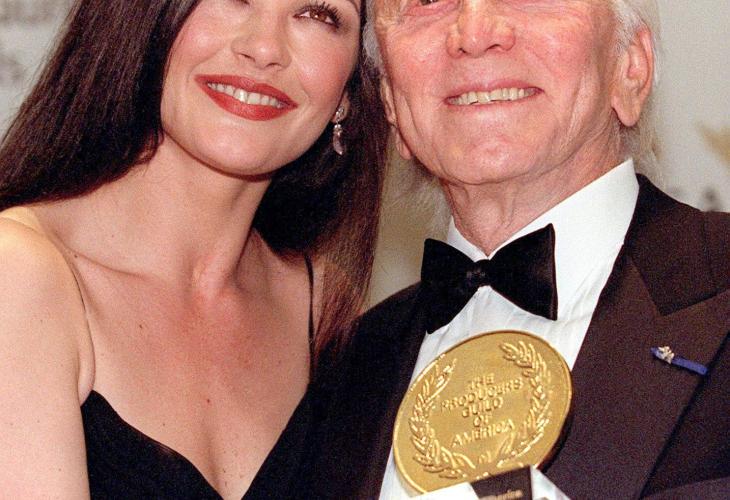 Catherine Zeta Jones y Kirk Douglas