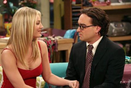 La irónica felicitación de Johnny Galecki a Kaley Cuoco: «A mi falsa esposa»