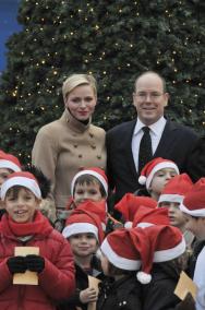 El principe Alberto II de Monaco y la princesa Charlene celebran la llegada de la Navidad.