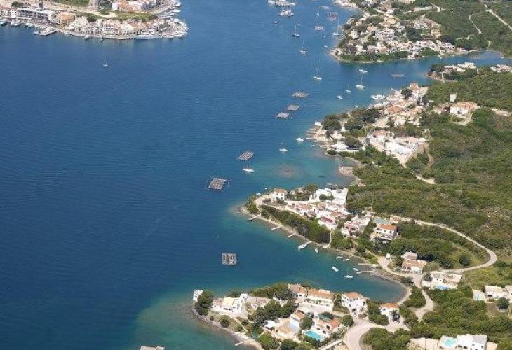 Vista del puerto de Maó en Menorca