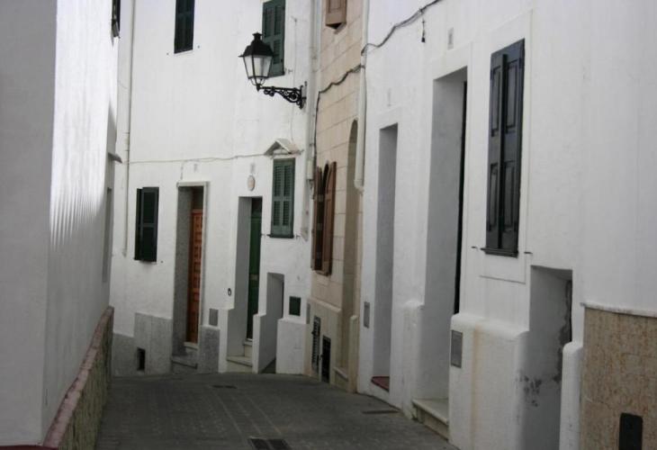 calles del centro de Alaior, pueblo de Menorca