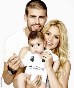 SHAKIRA FELICITA A PIQUE POR EL DÍA DEL PADRE