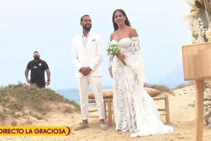 Anabel Pantoja junto a su marido Omar Sánchez.