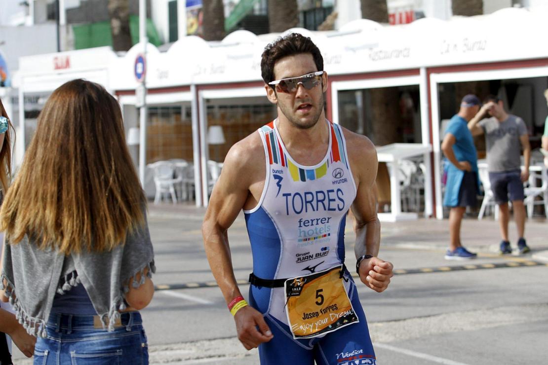 Triatlón Half Menorca 2015. Prueba de natación, atletismo y ciclismo. 20 de septiembre