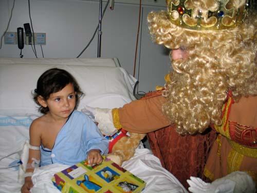 Sus Majestades visitan el Hospital Mateu Orfila. FOTO: GEMMA