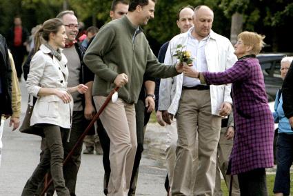 PRÍNCIPES DE ASTURIAS RECORREN ÚLTIMO TRAMO DEL CAMINO FRANCÉS HASTA LA CATEDRAL DE SANTIAGO