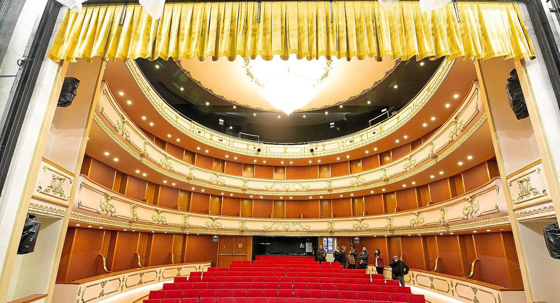 menorca ciutadella visita teatre des born ajuntament joana gomila joan gomila