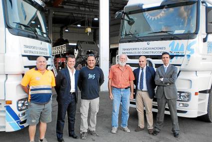 Auto Vidal entregó dos Actros 1848 LS