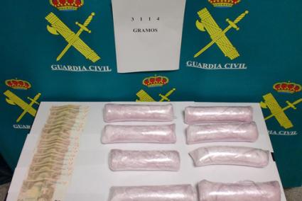 La Guardia Civil ha incautado tres kilos de cocaína. - D.I.A.G.E.