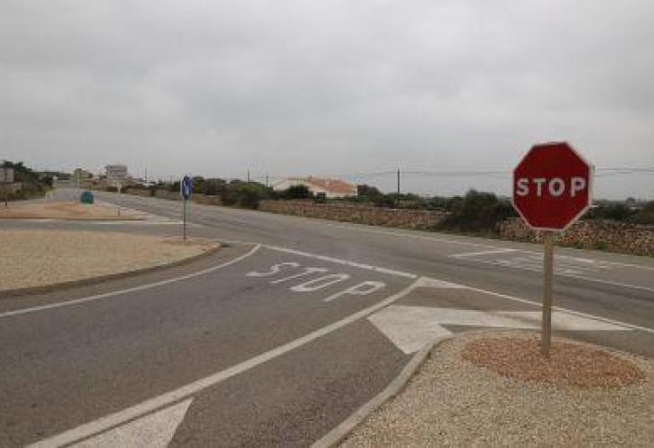 SANT LLUIS. ACCIDENTES TRAFICO. Cuatro heridos en un accidente entre un turismo y un autobús.