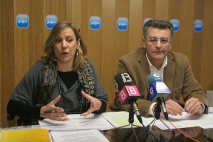 El presidente y la secretaria general del PP de Menorca, Santiago Tadeo y Antònia Gener. - Cris