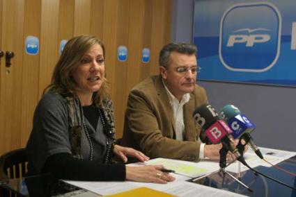 PP. Santi Tadeo y Antònia Gener, ayer en la sede de Ciutadella - Cris