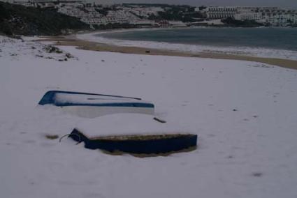 Arenal d’en Castell. Snow at sea level on the north coast beach - Eric Weller