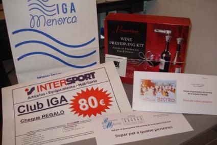 Targeta IGA. Les botigues de la xarxa d’establiments IGA cedeixen cada mes regals per als sorteigs. - IGA Menorca