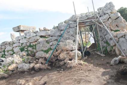 Trepucó. The passage with the lintel shored up