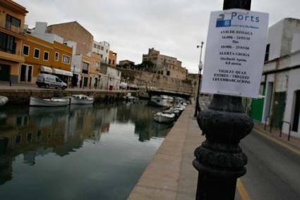 Puerto. Quedó cerrado al tráfico comercial desde las 16 horas de ayer, cuando se decretó la alerta - Gemma