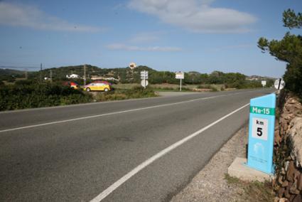 El Ayuntamiento proyecta construir un carril bici en la carretera que une Es Mercadal y Fornells. - Archivo