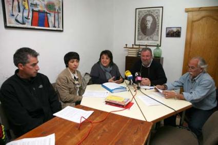 Unidos. Los integrantes de la agrupación socialista de Sant Lluís afirmaron no comprender las acusaciones de sus socios econacionalistas - Javier