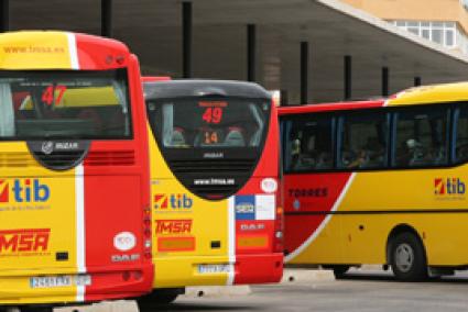 Autobuses en la estación terminal de Maó. - Archivo