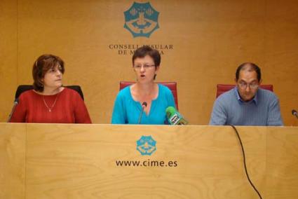 Presentación. Allès junto a los responsables municipales, ayer en la sede del Consell - PCIME