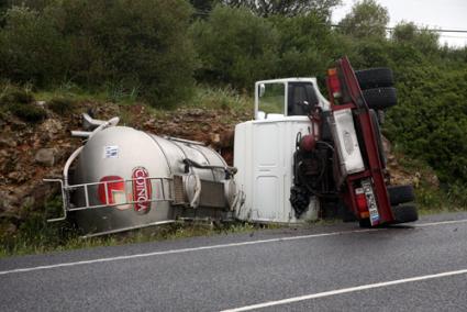 Aparatoso. El accidente ha ocurrido a las nueve de la mañana en la carretera general. - Javier