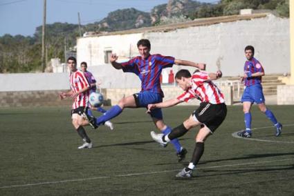 Derbi con emoción. Al derbi en Sant Martí no le faltó de nada. Al final, el triunfo fue para el ‘Ferre’ - Javier