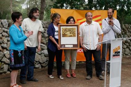 unión. Durante el encuentro, la Secretaria general del partido, Antònia Allès, criticó las medidas de recorte de gastos tomadas por el presidente del Rodríguez Zapatero - Cris