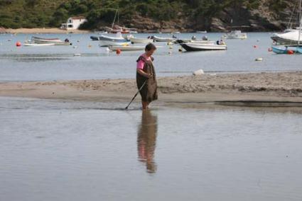 BAÑO. Aún estamos en primavera y el agua del mar tardará en calentarse algunas semanas más - Javier