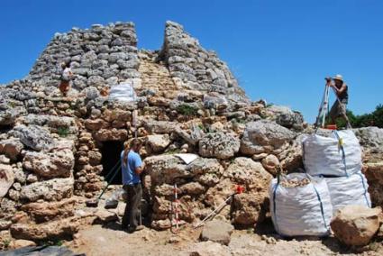 trabajos. La campaña continúa con la excavación del edificio y la consolidación de las estructuras - Toni Seguí