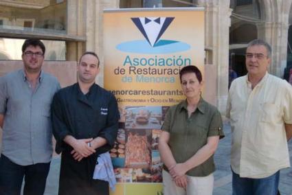 Colaboración. En la iniciativa trabajan conjuntamente Administración, restauradores y comerciantes - Elena