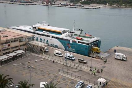 Las conexiones entre el puerto y la ciudad fueron motivo de polémica política en el último pleno del Ayuntamiento de Maó. - Javier