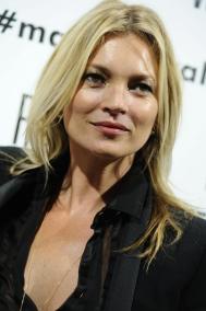 MODELO BRITÁNICA KATE MOSS INAUGURA TIENDA DE STUART WEITZMAN