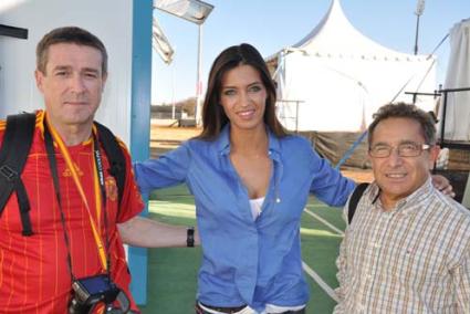 SARA CARBONERO. La popular presentadora de Tele 5, novia de Iker Casillas, posó con Juan Bravo y Agustín Sánchez en Potchefstrom - j.b.