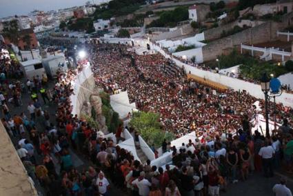 Sant Joan. Constituye uno de los grandes atractivos del turismo en junio, que este año ha registrado más visitantes que el año pasado - Archivo